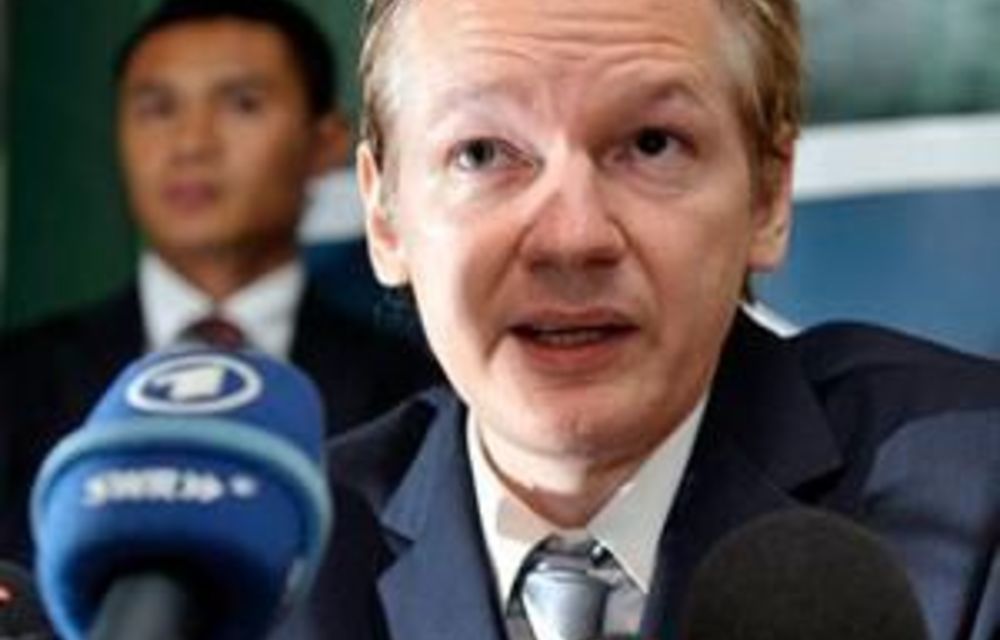 Wikileaks’ Assange plays his hand in extradition bid